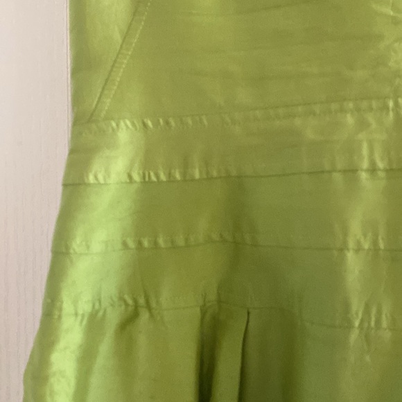 Superb green dress perfect condition - Picture 2 of 10